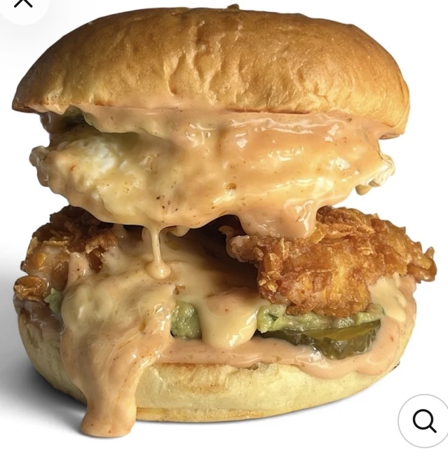 Avocado Chicken Stack — photo du vrai burger